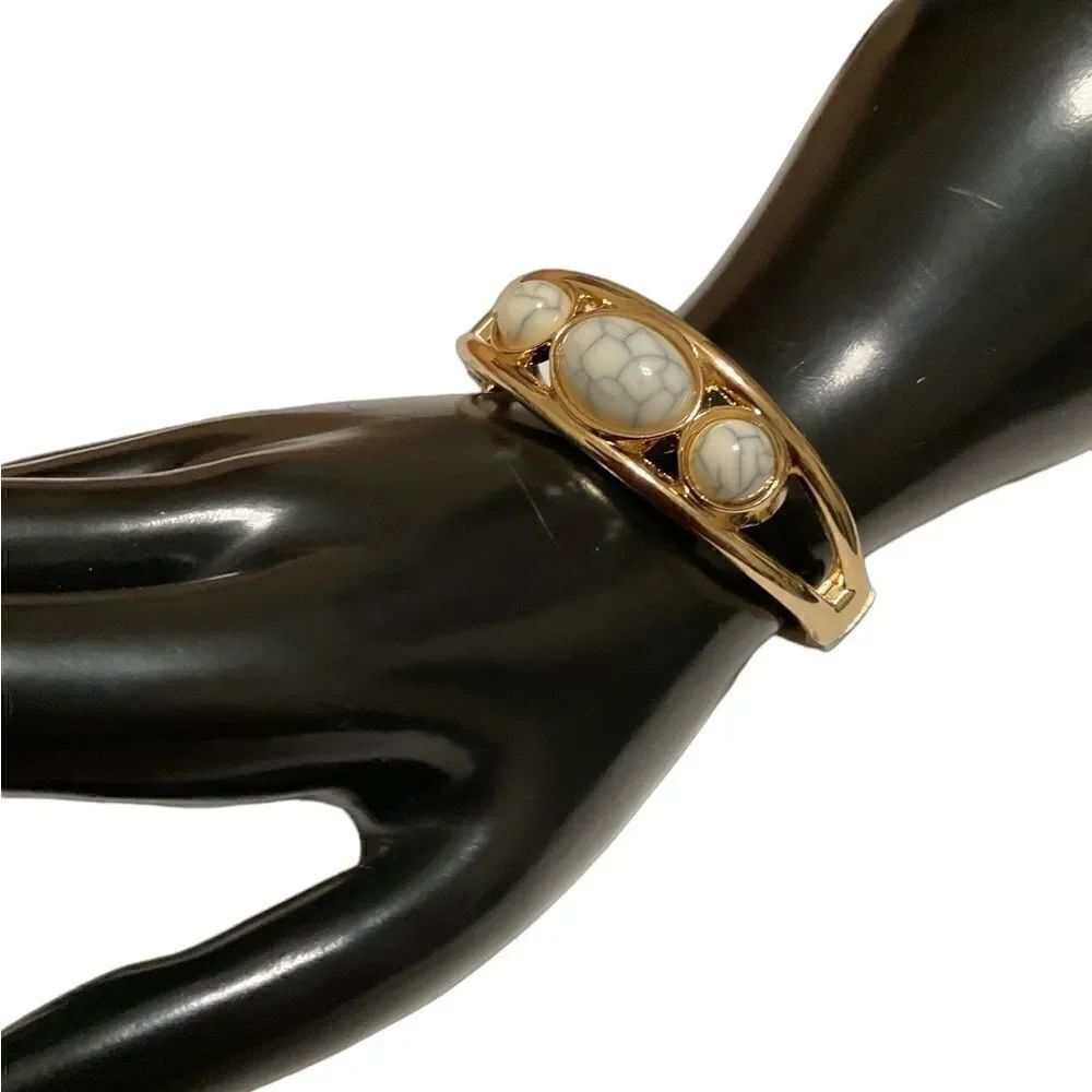 White Turquoise Bracelet   - Picture 7 of 11